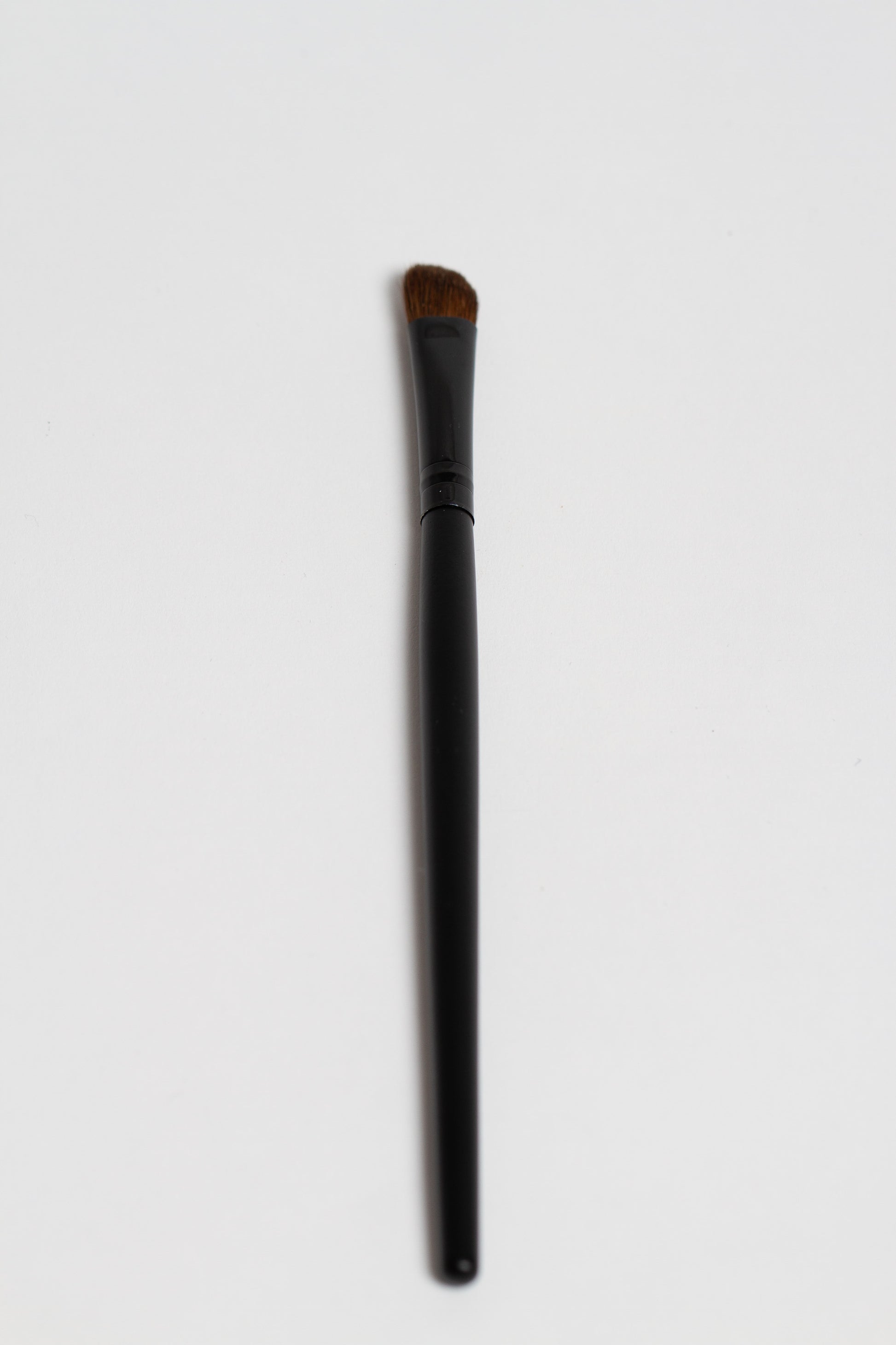 Pretty Woman Cosmetics Eyeshadow Brush — Precision Application and Blending Brush
