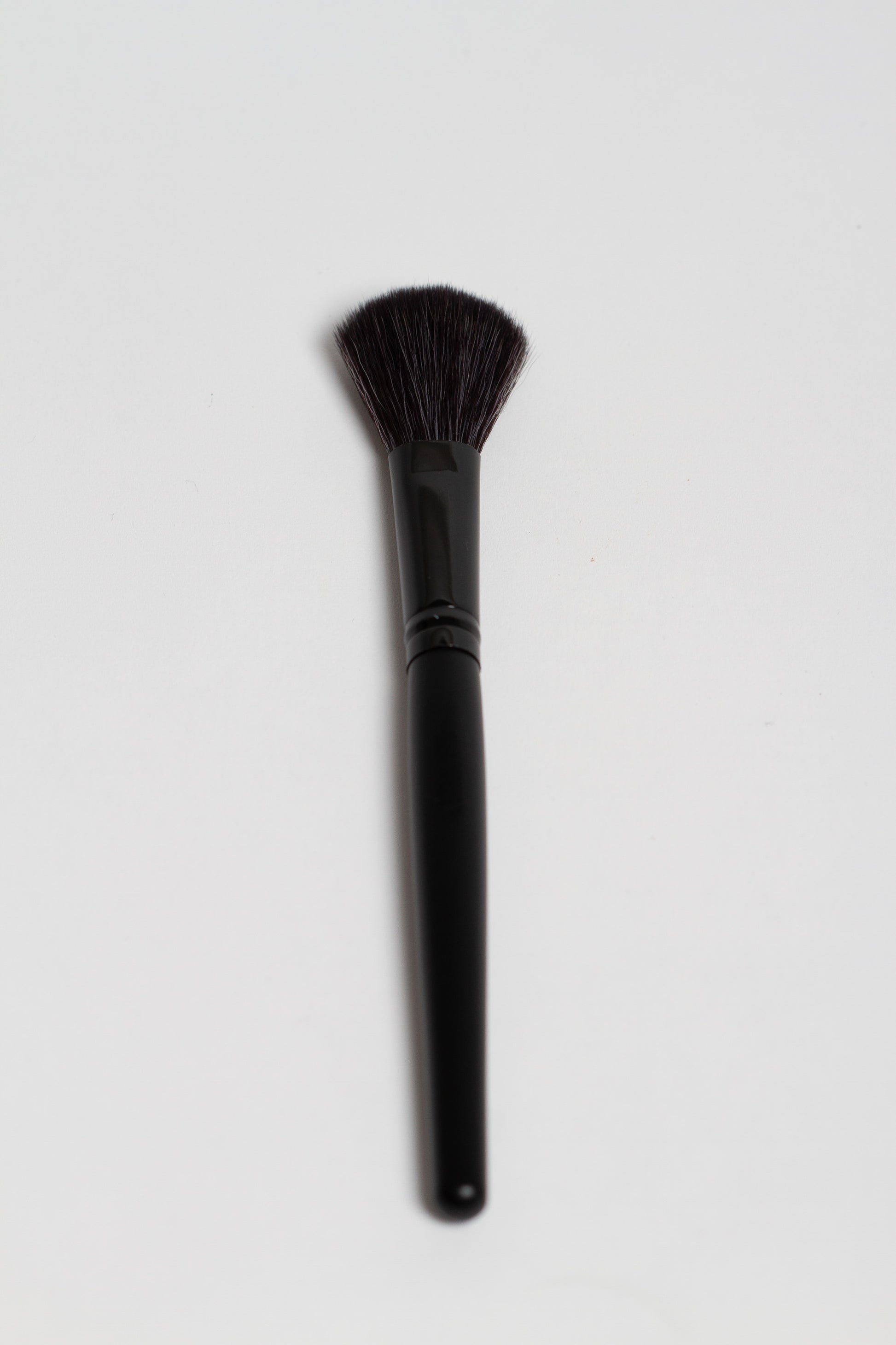 Pretty Woman Cosmetics Blush Brush — Contoured Cheek Brush for a Natural Flush